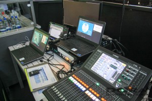 FOH mit Mischpult, Switcher und Zuspielern